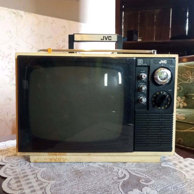 Televisi TV Jadul Antik Vintage Merk JVC Ukuran 12 Inch Lawas Tua Kuno Retro