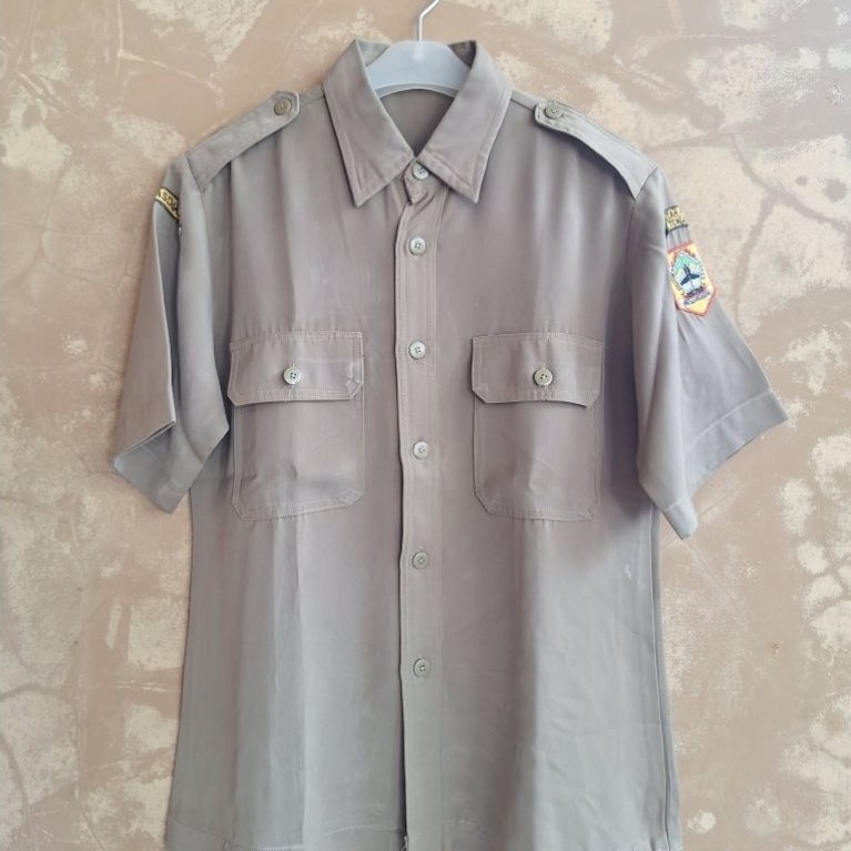 PRELOVED BAJU SERAGAM KANTOR PRIA COWOK KAIN KATUN LICIN TEBAL PAKAIAN DINAS PEGAWAI NEGERI SIPIL SR