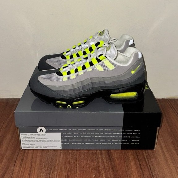 sepatu nike airmax 95 og neon