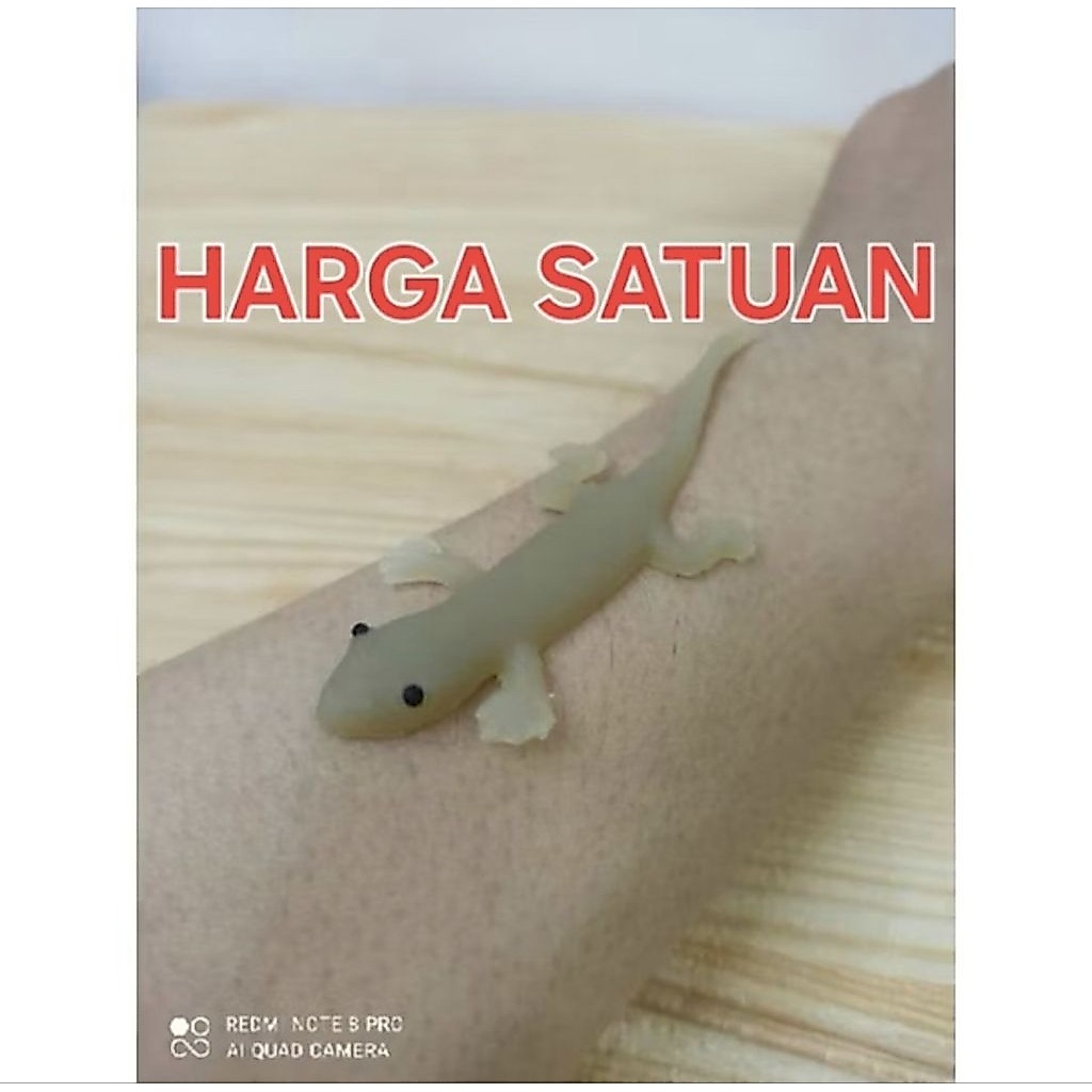 Mainan cicak karet mirip asli