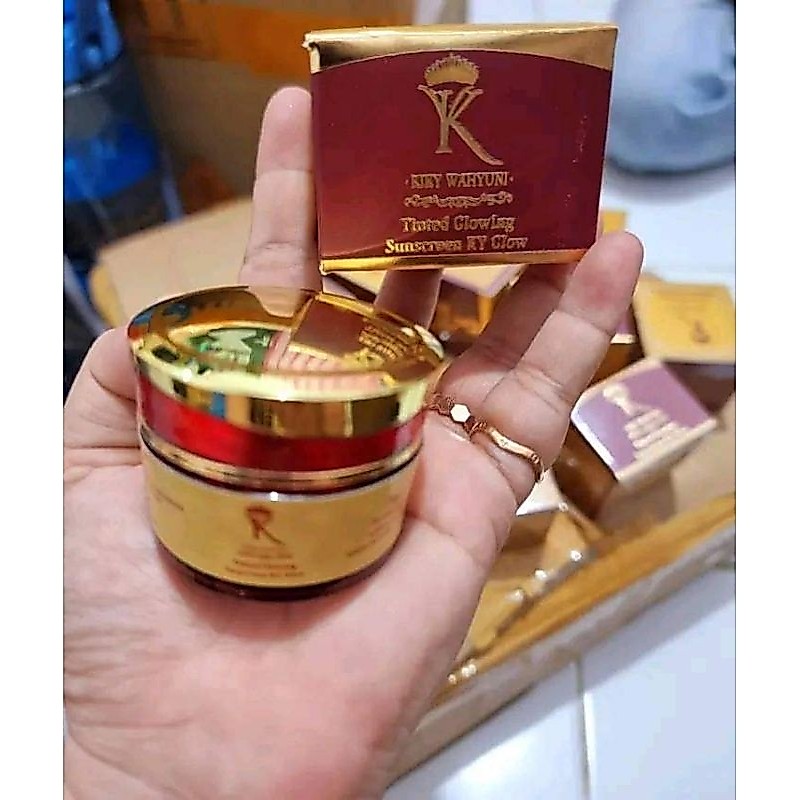 Sunscreen KY GLOW Tinted glowing by Kiki wahyuni
