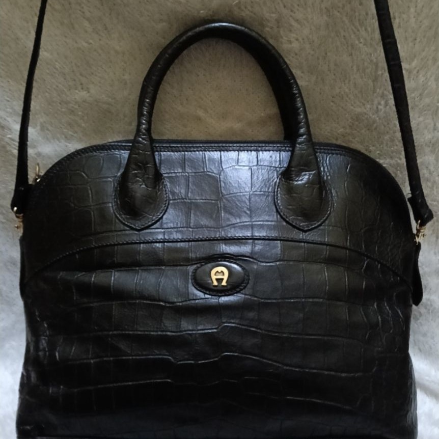 TAS AIGNER SLING HANDBAG KULIT ASLI