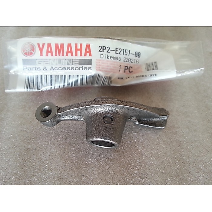 PELATUK KLEP MIO  2pcs 1set ORI 2P2-E2151-00