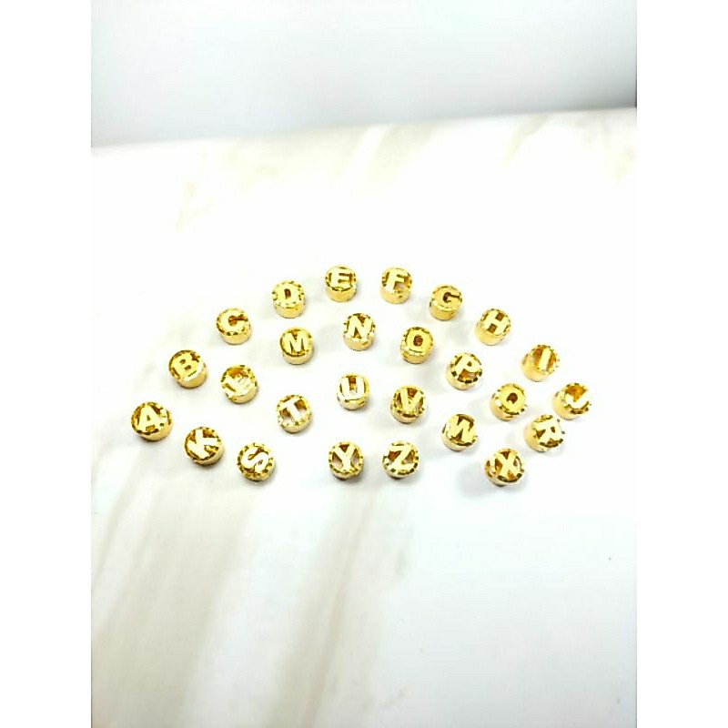 LIONTIN / CHARM KADAR 375 / 8K BULAT HURUF M - Z