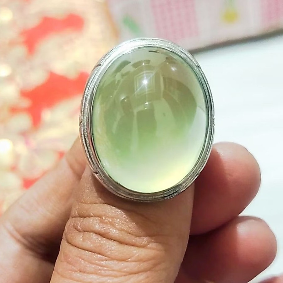 cincin batu solar neon
