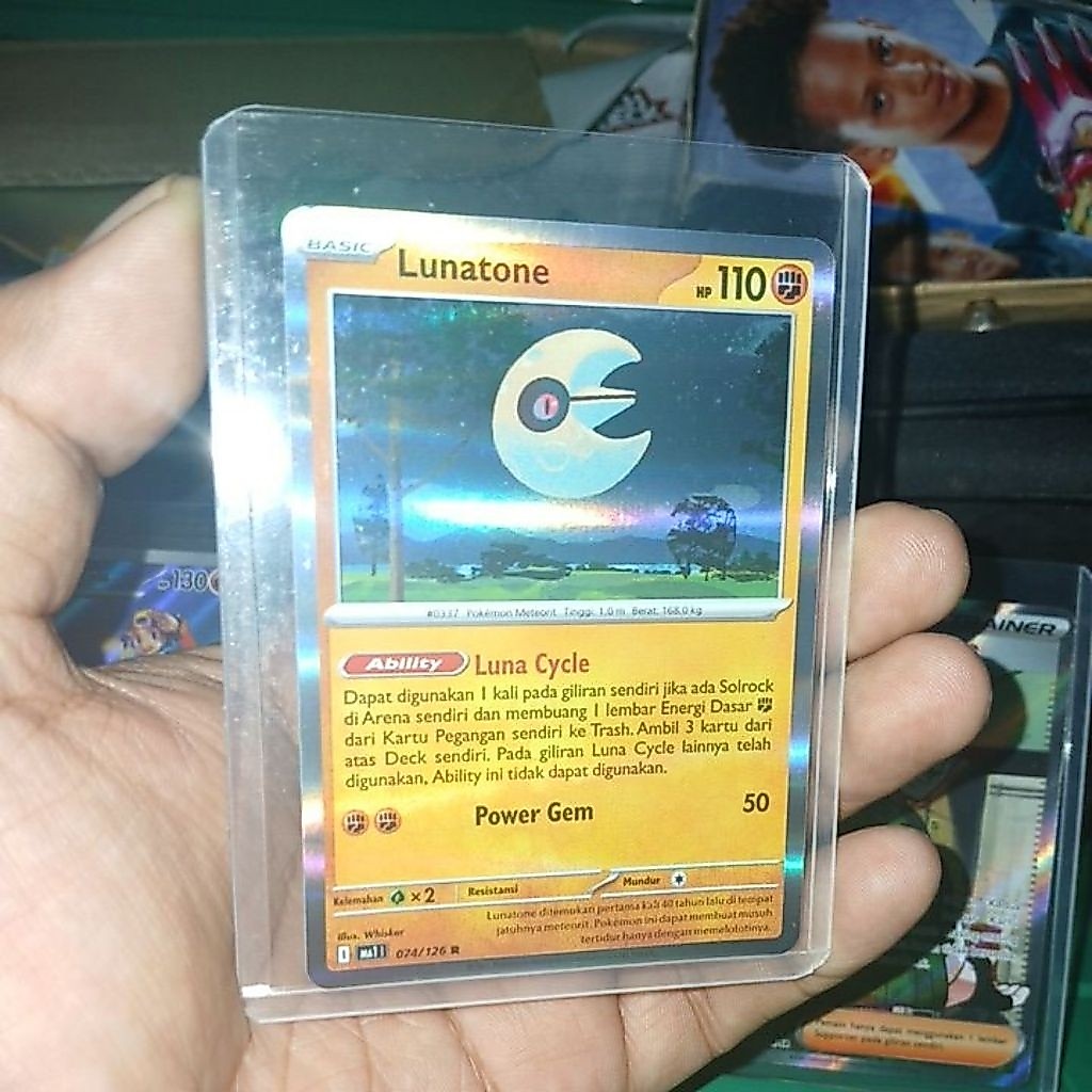 Pokemon Kartu Lunatone R