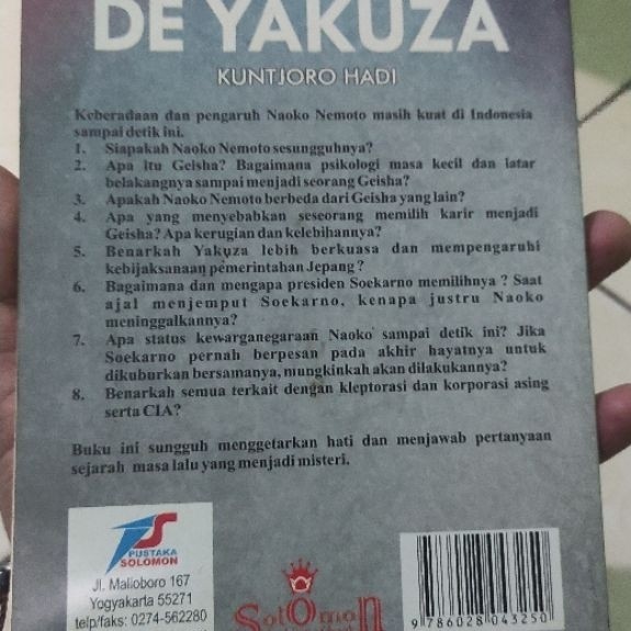 Soekarno, Vatikan dan Yakuza & Dewi Soekarno, Madame de Yakuza. Penulis Kuntjoro Hadi. (Dapat 2 buku