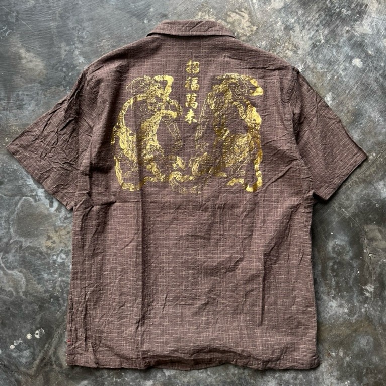 MINOYA loop collar backprint shirt