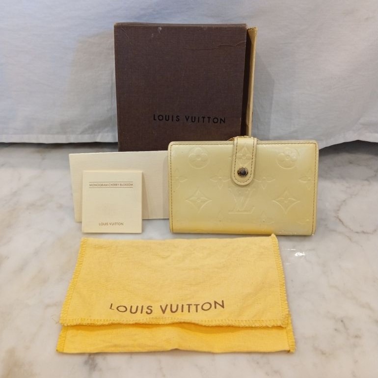 dijual preloved dompet lipat louis vuitton kulit asli ,for women