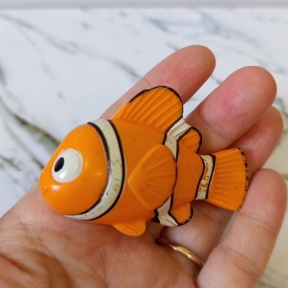 RARE Nestle Disney finding nemo figure preloved
