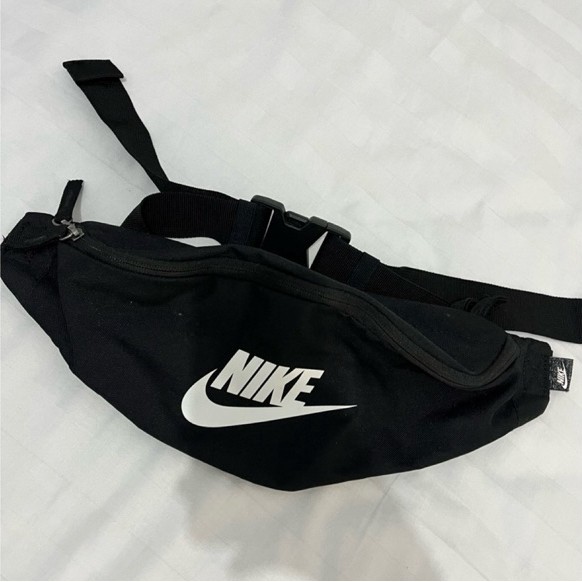 (Preloved) NIKE - Heritage Waistpack