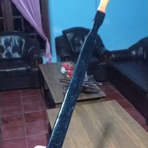 tombak kyai pleret - tombak kayu - tombak mainan - tombak koleksi - tombak kayu mainan - tombak panj