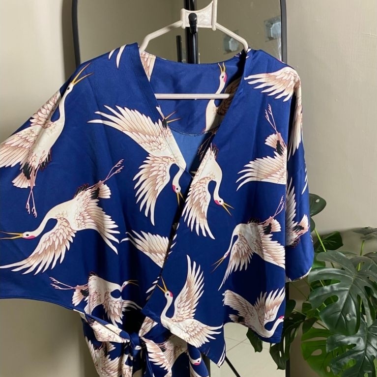preloved baju kimono bahan satin / mohon baca deskripsi dulu sebelum co