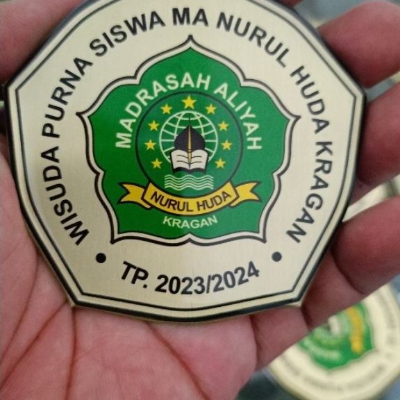 GORDON KALUNG WISUDA KUNINGAN AKRILIK RESIN KAIN BLUDRU