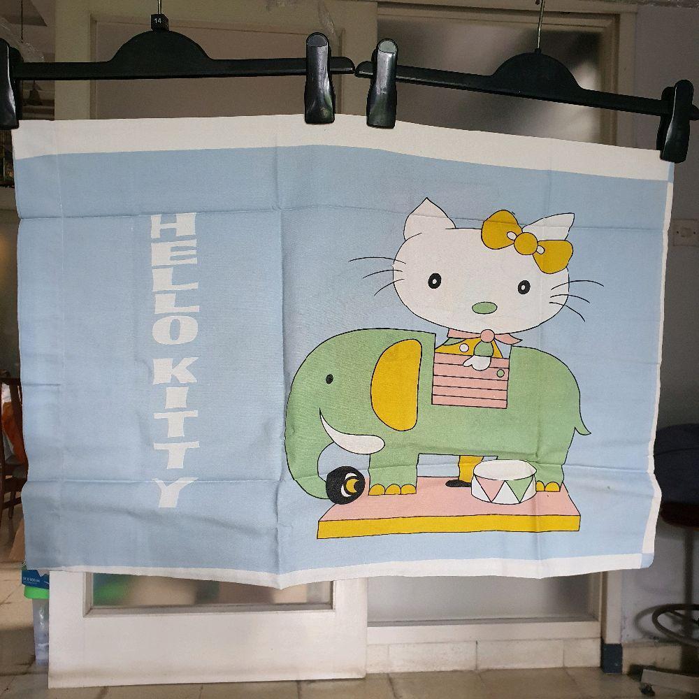 sprei seprei lawas 142 x 222 cm bedsheet vintage hello kitty seken bekas preloved Sarung Bantal Guli