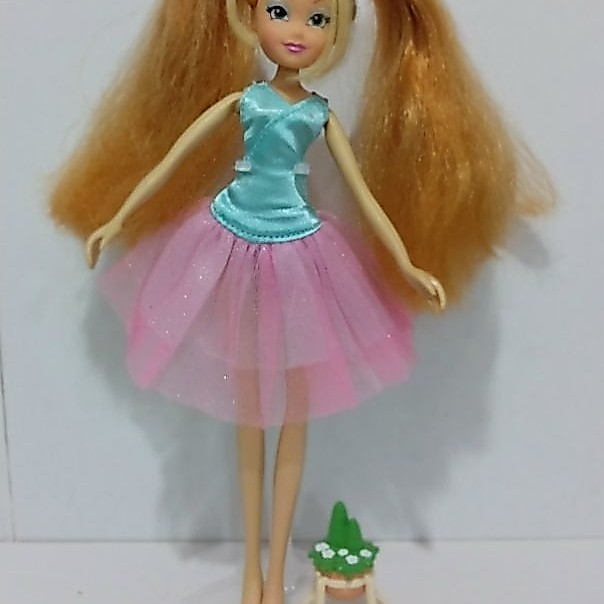 Doll Winx Club Flora Flower Princess Preloved