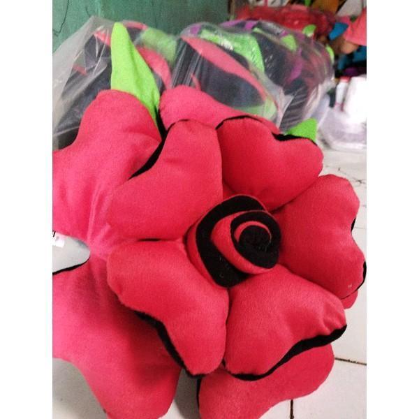 Bantal Sofa SNI Jenis Bunga Mawar Ukuran 40cm - Merah Hitam