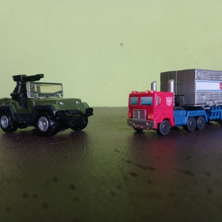 Optimus Prime Vehicle+Trailer and Hound