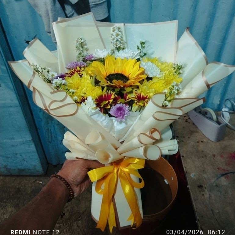 bucket matahari palsu mix bunga asli buat orang terdekat
