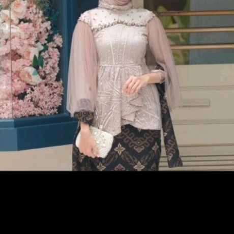 Kebaya+Rok Warna Nude ,M