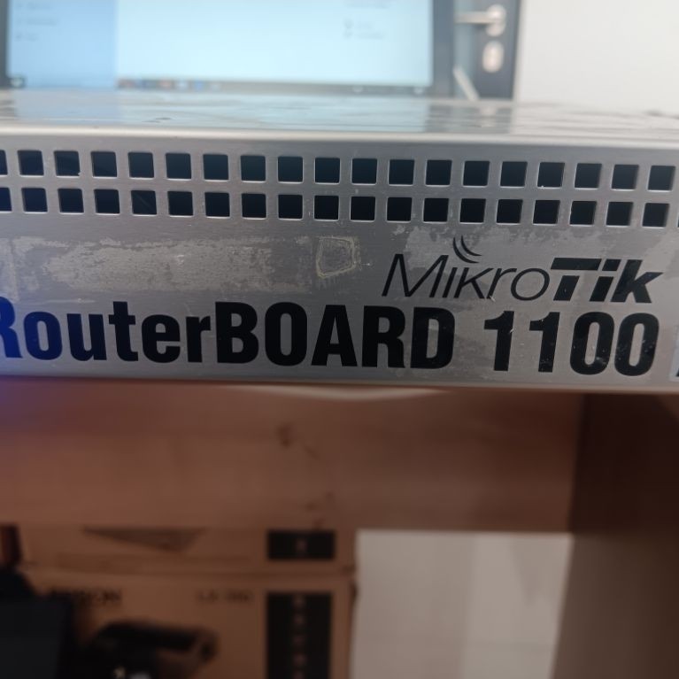 Mikrotik RB 1100 AHX2