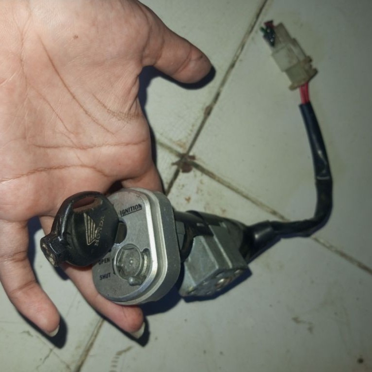 Copotan kunci kontak Vario 110