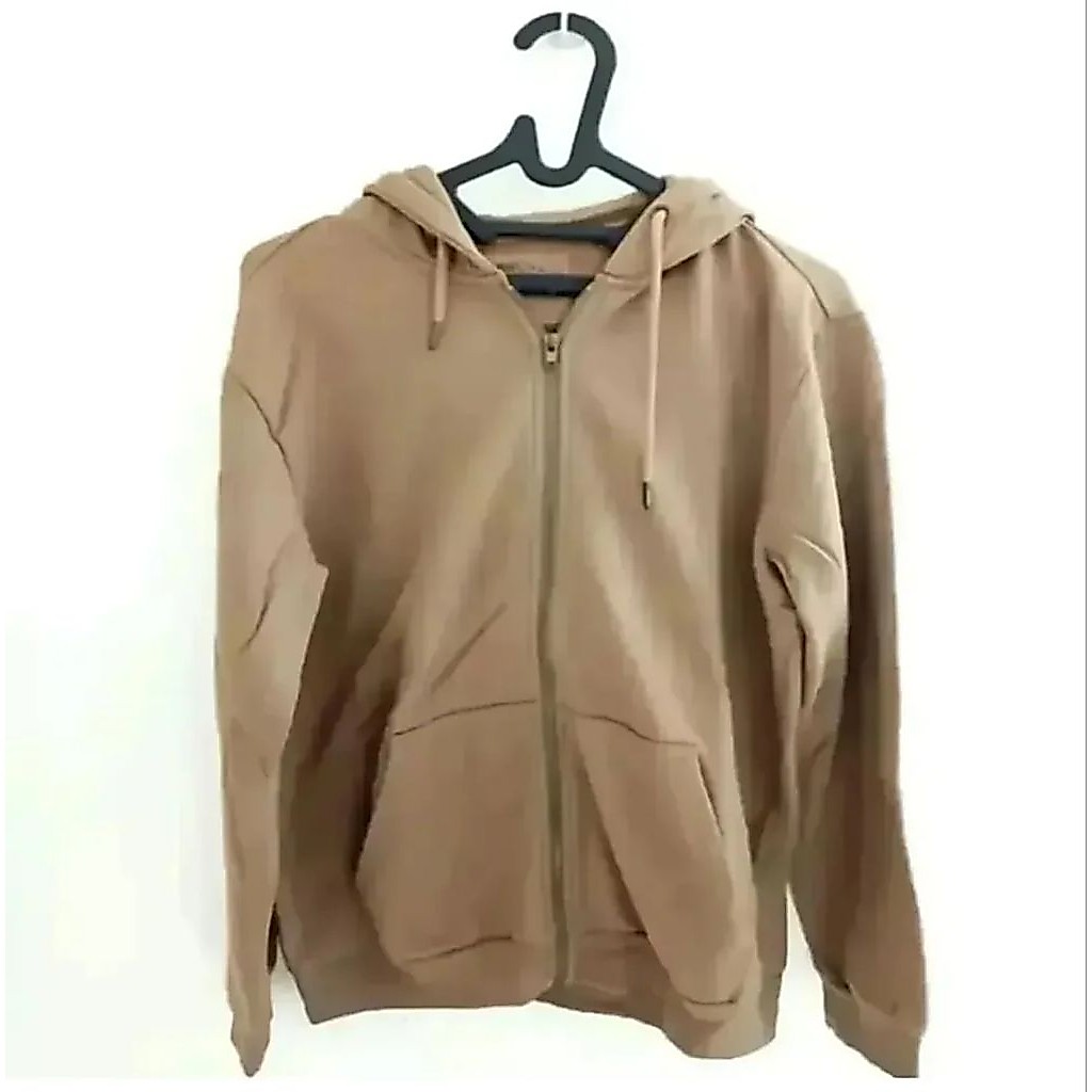 Hoodie Olahraga Pria. Merk Bershka