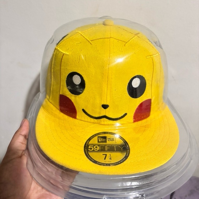 Topi Pokemon Pikachu x NewEra Caps uk 7 1/4 NEW