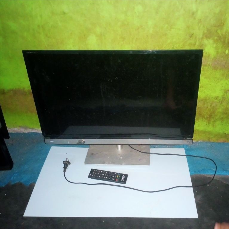 Tv LED 32 inch, Toshiba Analog Minus Garis