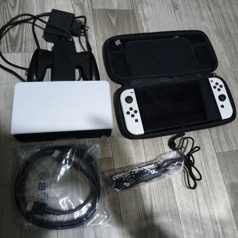 Nintendo switch oled CFW 512gb second like new full game