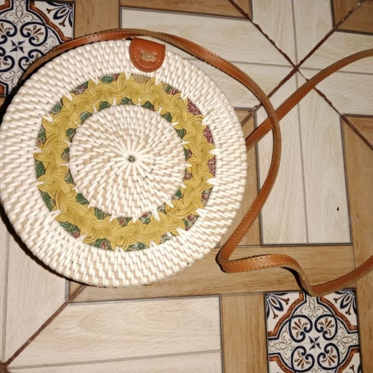 Tas slempang rotan bali