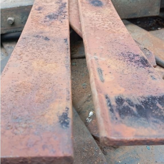 Besi baja per daun bekas lebar 7 cm tebel 8 mm. 9 mm ukuran custom