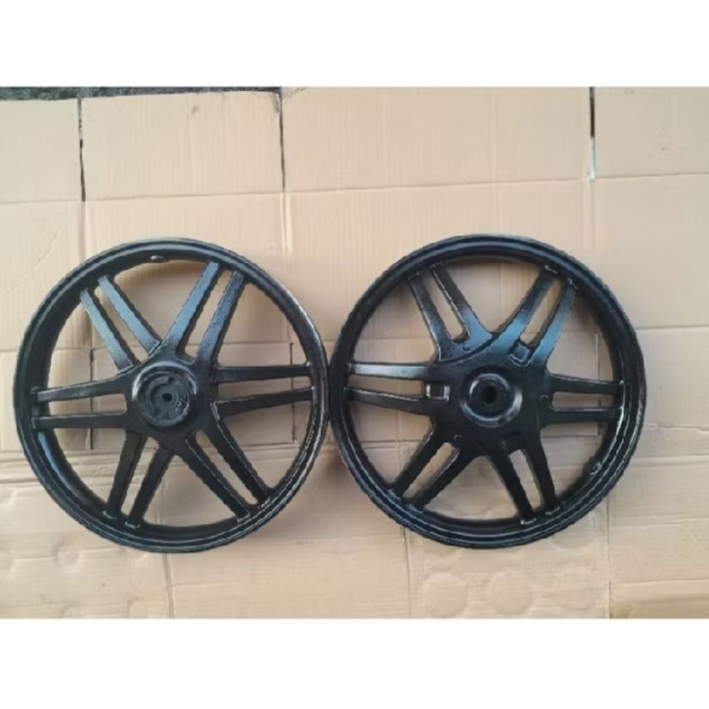 Pelk Velg depan Belakang Suzuki Spin gigi 18 T / as Kecil Copotan Original