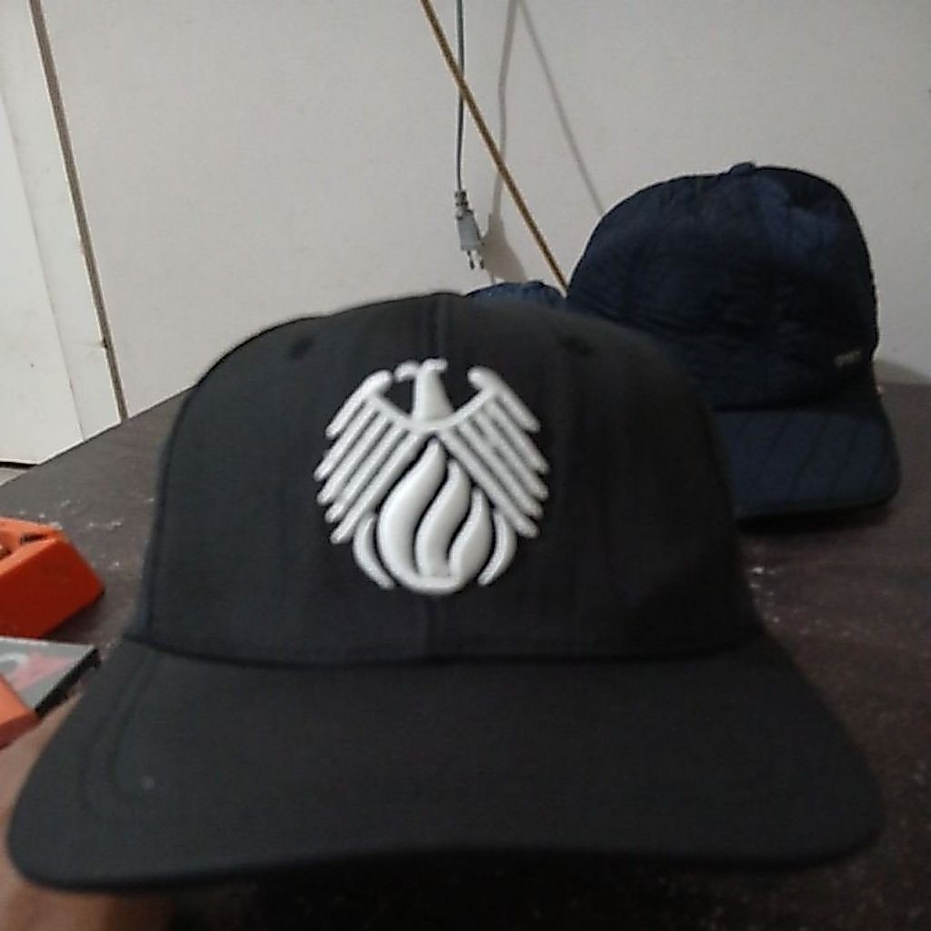 Topi tracker warna hitam pekat logo bordir lost taq SANG MU second Original allsize stelan Velcro mu