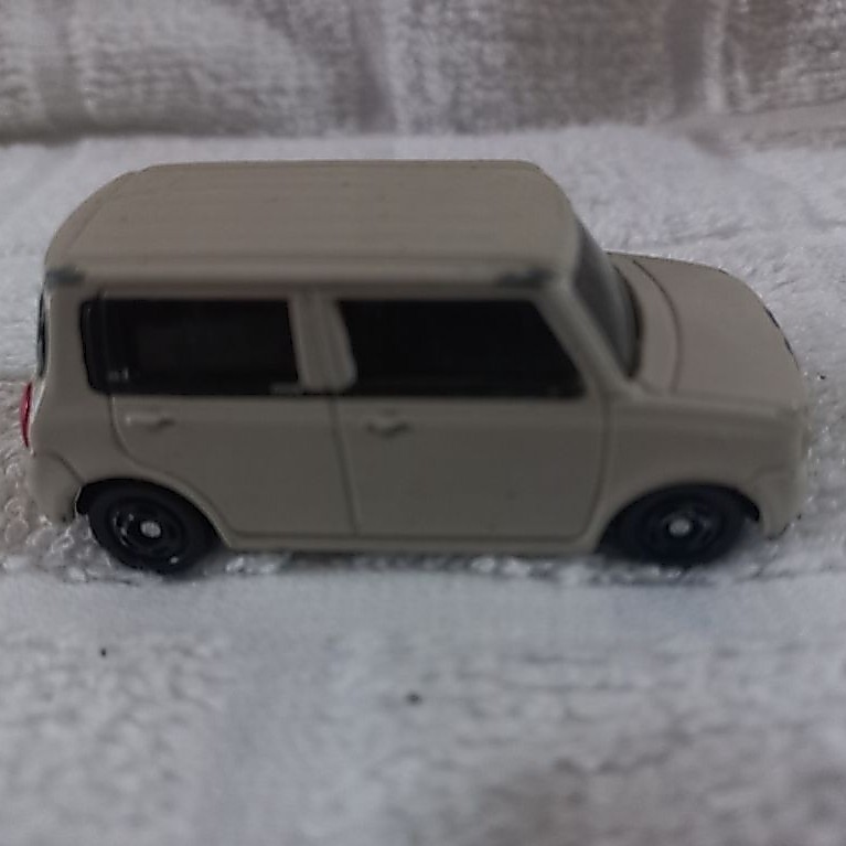 TOMICA  SUZUKI LAPIN TOMY MADE IN VIETNAM