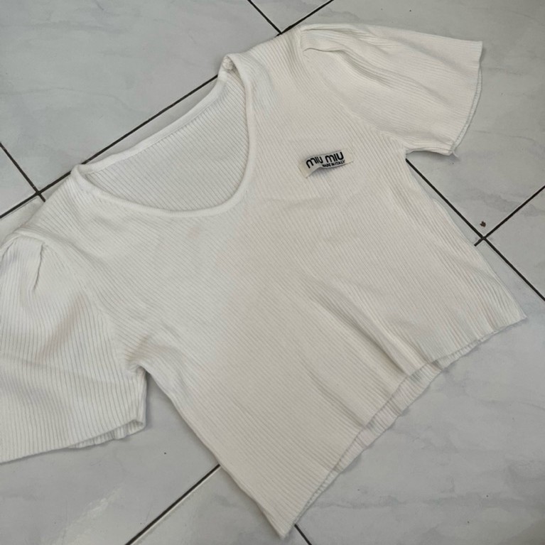 miu miu kaos crop top rajut