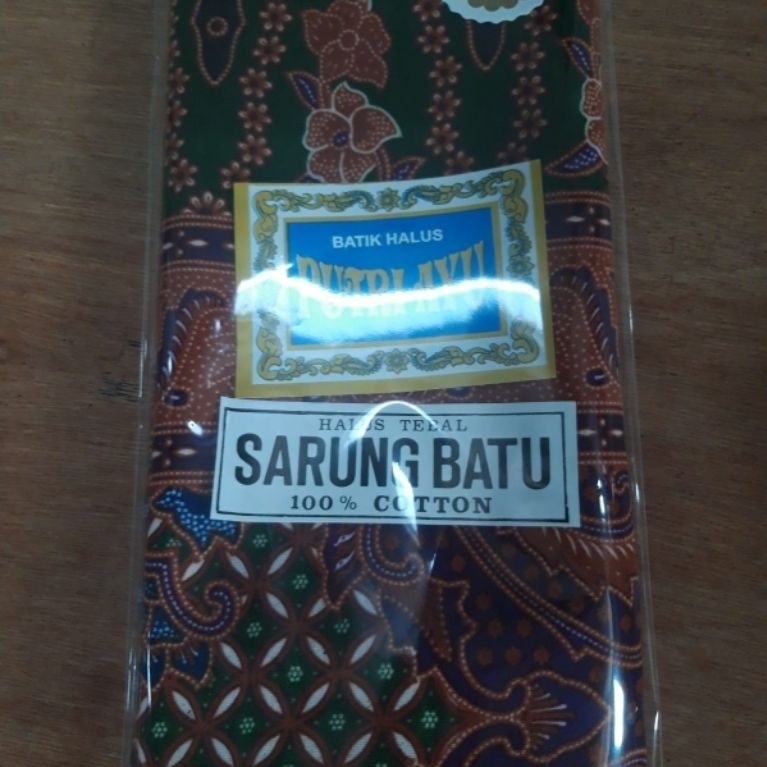 sarung batik putri ayu.