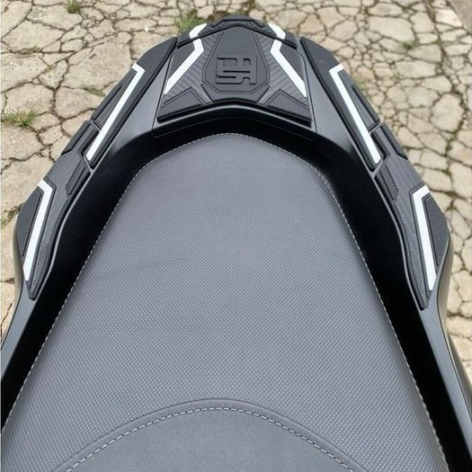 UPPER STOP LAMP PROTECTOR COVER BEHEL HONDA PCX 160 AKSESORIS DECAL VARIASI CARBON PELINDUNG BODY