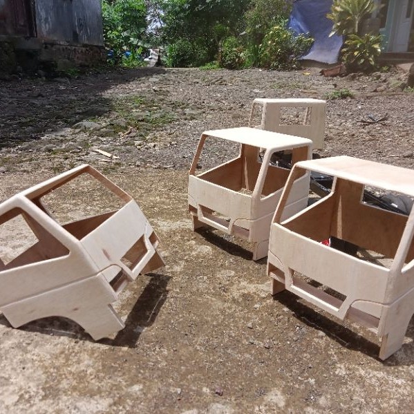 Kabin miniatur truk canter skala 14 (mentahan)