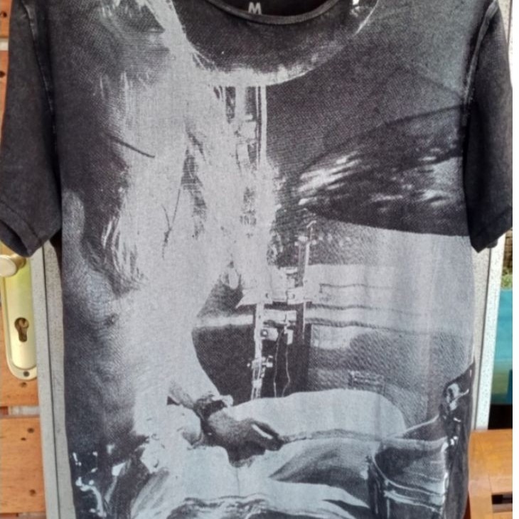 vintage calvin klein fullprintsize : M fit L (60x76)
jahitan : single stitch
kondisi : baik
(minus p