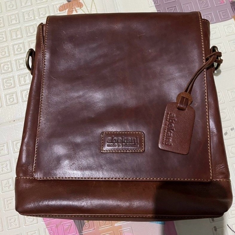 Tas kulit abekani