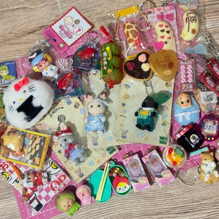 TRINKETS JAPAN KEYCHAIN KEWPIE KOBITO TOKYO BANANA