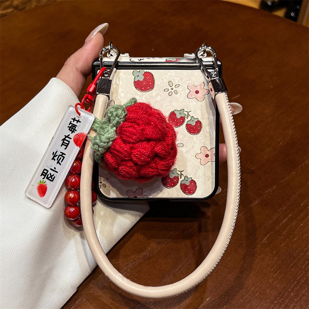 Casing Ponsel Bunga Stroberi Korea Lucu dengan Tali Kulit Liontin Buah Rajutan untuk Samsung Galaxy 