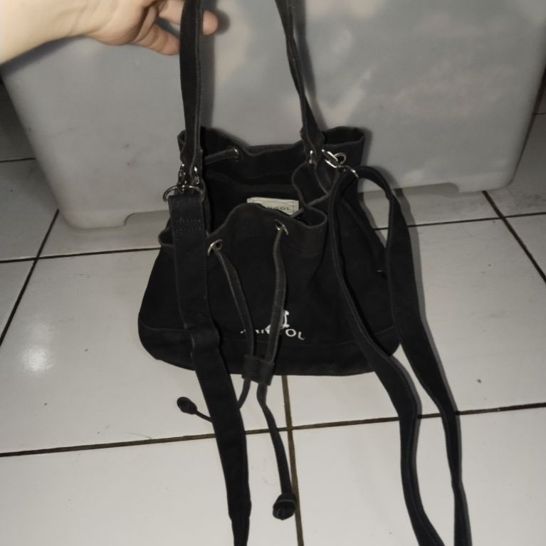 Preloved Tas Selempang Serut Kangol Kanvas