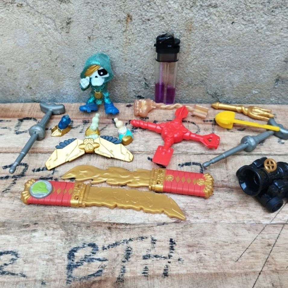 MAINAN ACTION FIGURE AKSESORIS TREASURE X