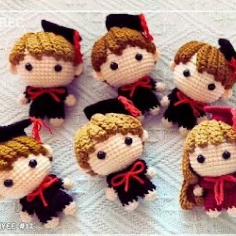 GRADUATION DOLL CROCHET