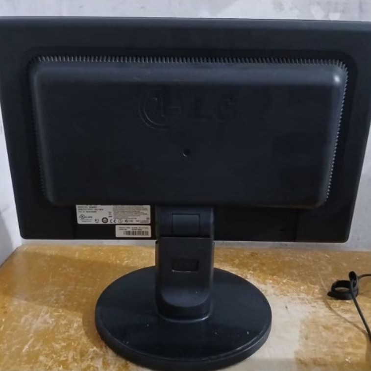 Monitor LG 16 inch bekas
