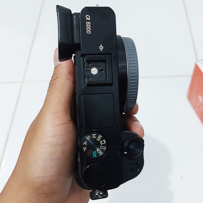 Kamera Mirrorless Sony A6000 Lensa Kit Second