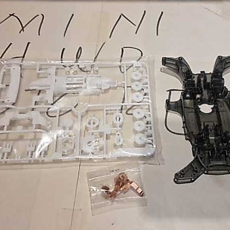 Chassis Ma Smoke + Gearbox set putih dan Terminal kuningan  MA original Tamiya