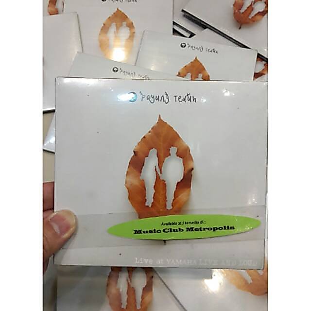 CD PAYUNG TEDUH - LIVE AND LOUD (2017)